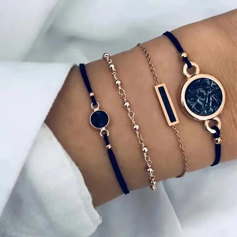 Conjunto completo de 5 peças - 1 Relógio Mais 4 Pulseiras.